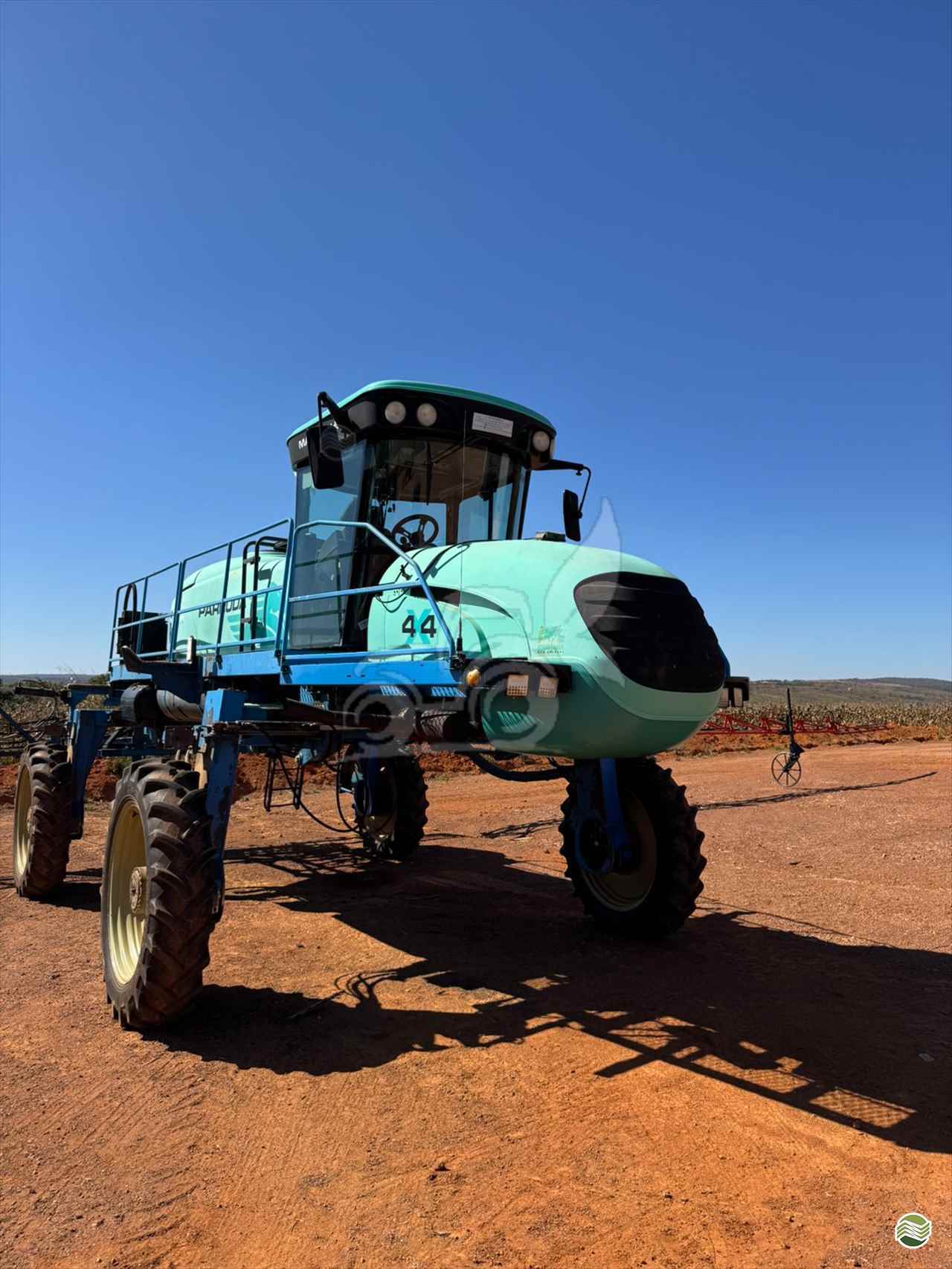 PULVERIZADOR MONTANA PARRUDA 3027 Tração 4x4 EP Máquinas e Implementos Agrícolas CRISTALINA GOIAS GO