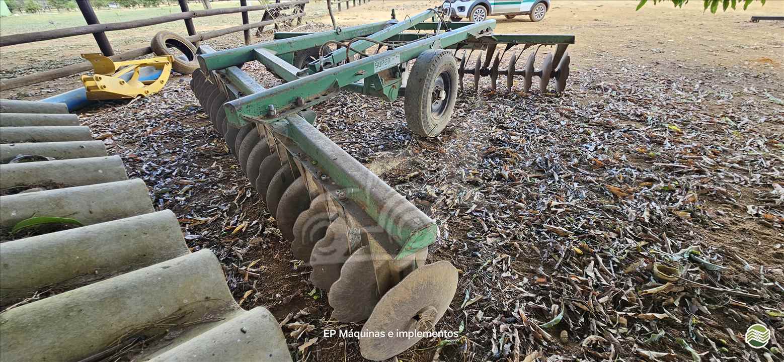NIVELADORA 40 DISCOS de EP Máquinas e Implementos Agrícolas