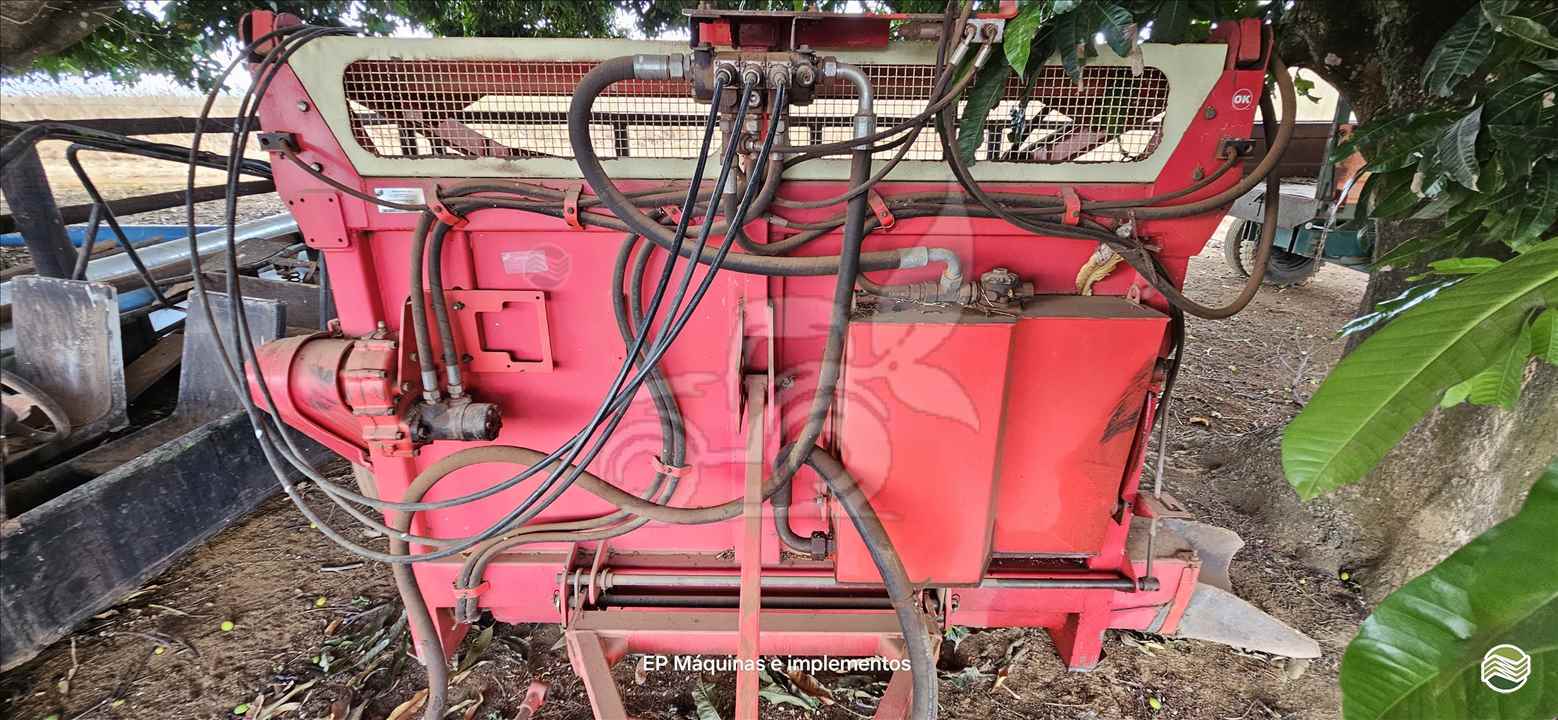 IMPLEMENTOS AGRICOLAS VAGAO FORRAGEIRO VAGÃO MISTURADOR EP Máquinas e Implementos Agrícolas CRISTALINA GOIAS GO