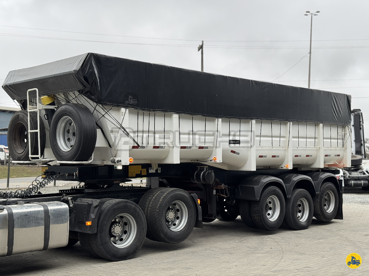 CARRETA SEMI-REBOQUE BASCULANTE TB Trucks SAO JOSE DOS PINHAIS PARANÁ PR
