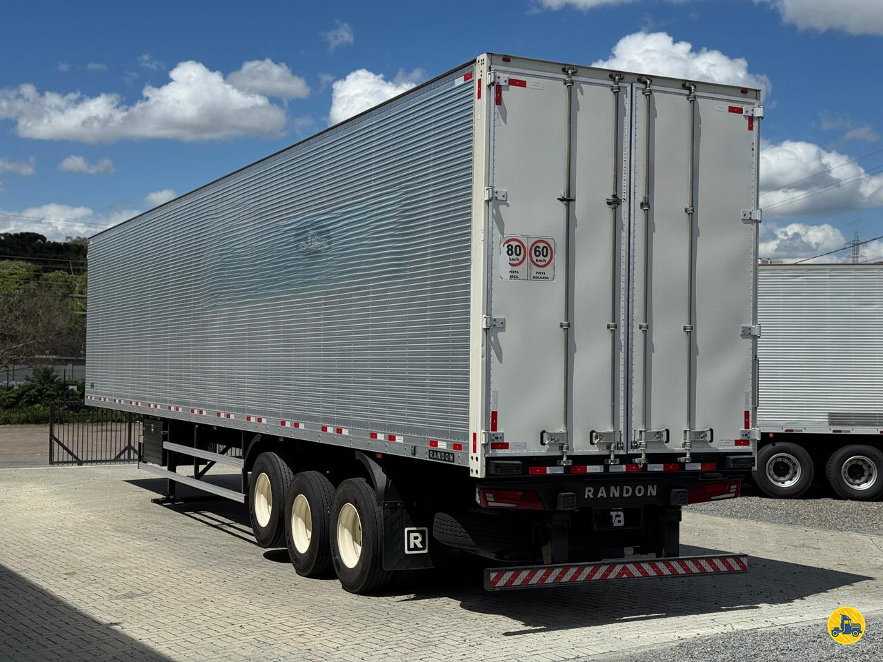 BAU FURGÃO de TB Trucks