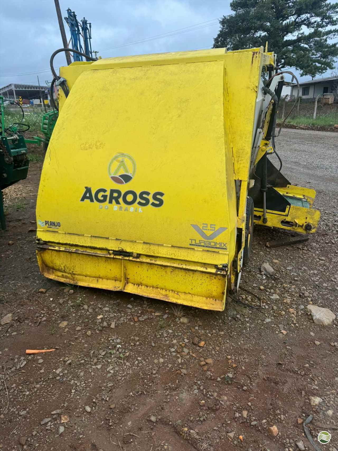 IMPLEMENTOS AGRICOLAS VAGAO VERTICAL VAGAO VERTICAL AUTO-CARREGÁVEL Planjo Máquinas Agrícolas CAMPOS NOVOS SANTA CATARINA SC