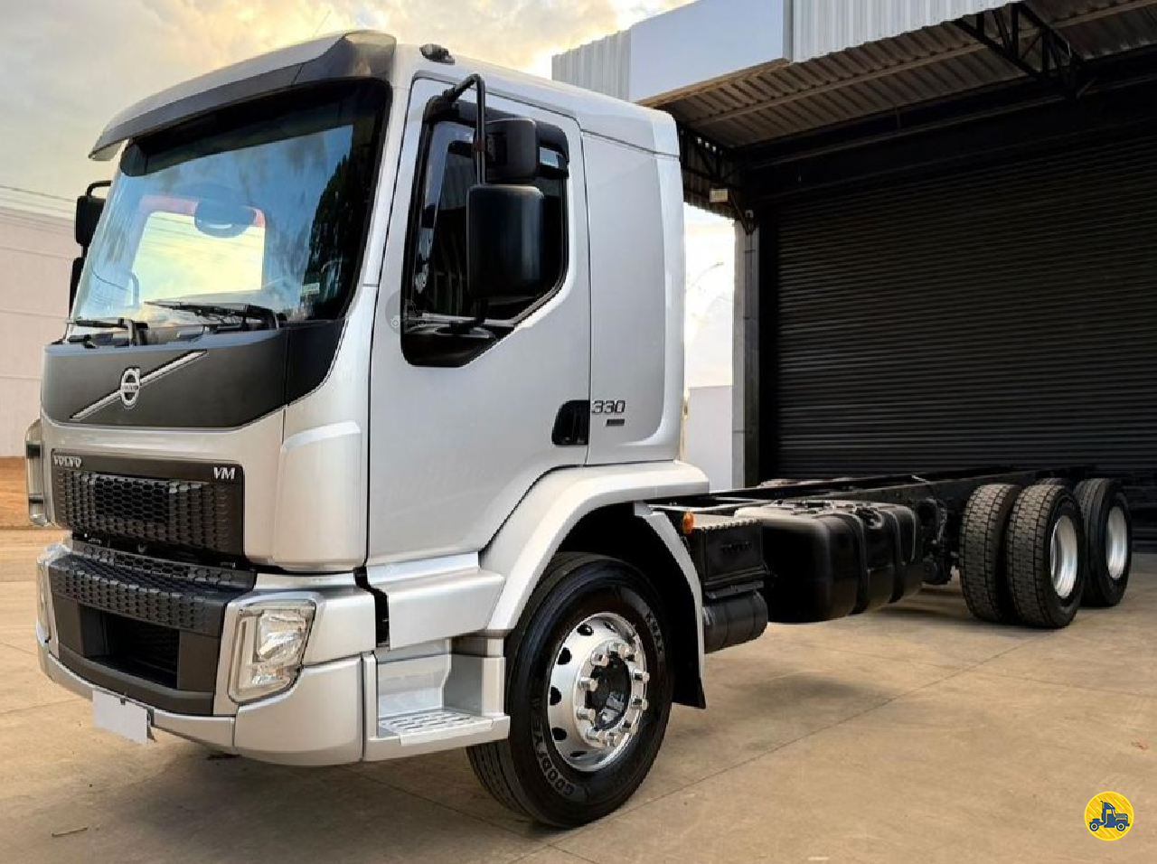 CAMINHAO VOLVO VOLVO VM 330 Chassis Truck 6x2 CCM Caminhões GOIANIA GOIAS GO