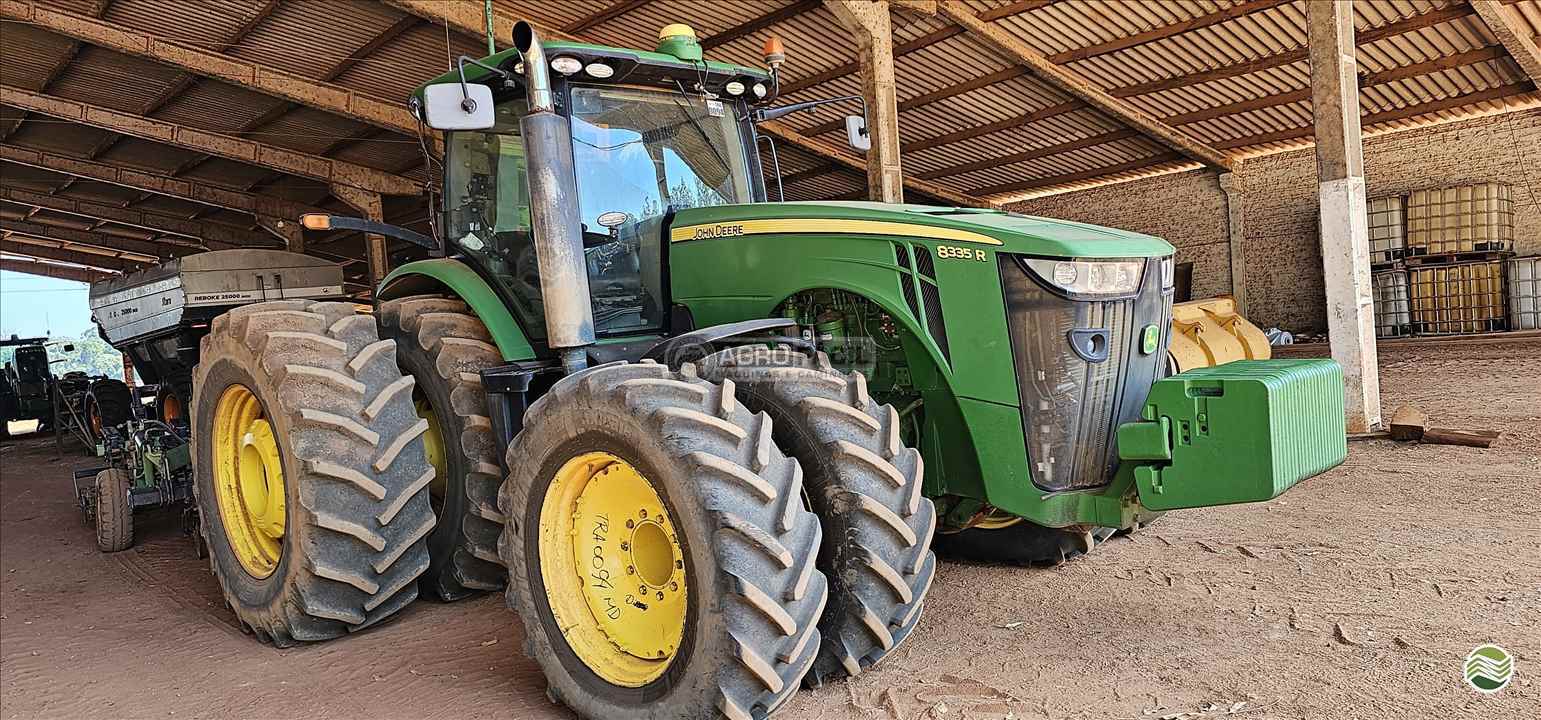 TRATOR JOHN DEERE JOHN DEERE 8335R Tração 4x4 Agro Fácil Máquinas PRIMAVERA DO LESTE MATO GROSSO MT