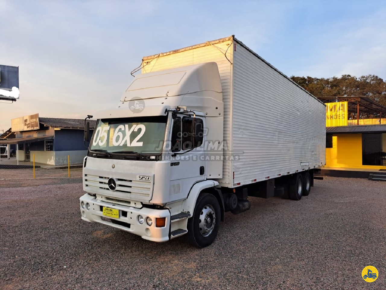 CAMINHAO MERCEDES-BENZ MB 1720 Baú Furgão 3/4 6x2 João Lima Caminhões SAO JOSE DOS PINHAIS PARANÁ PR