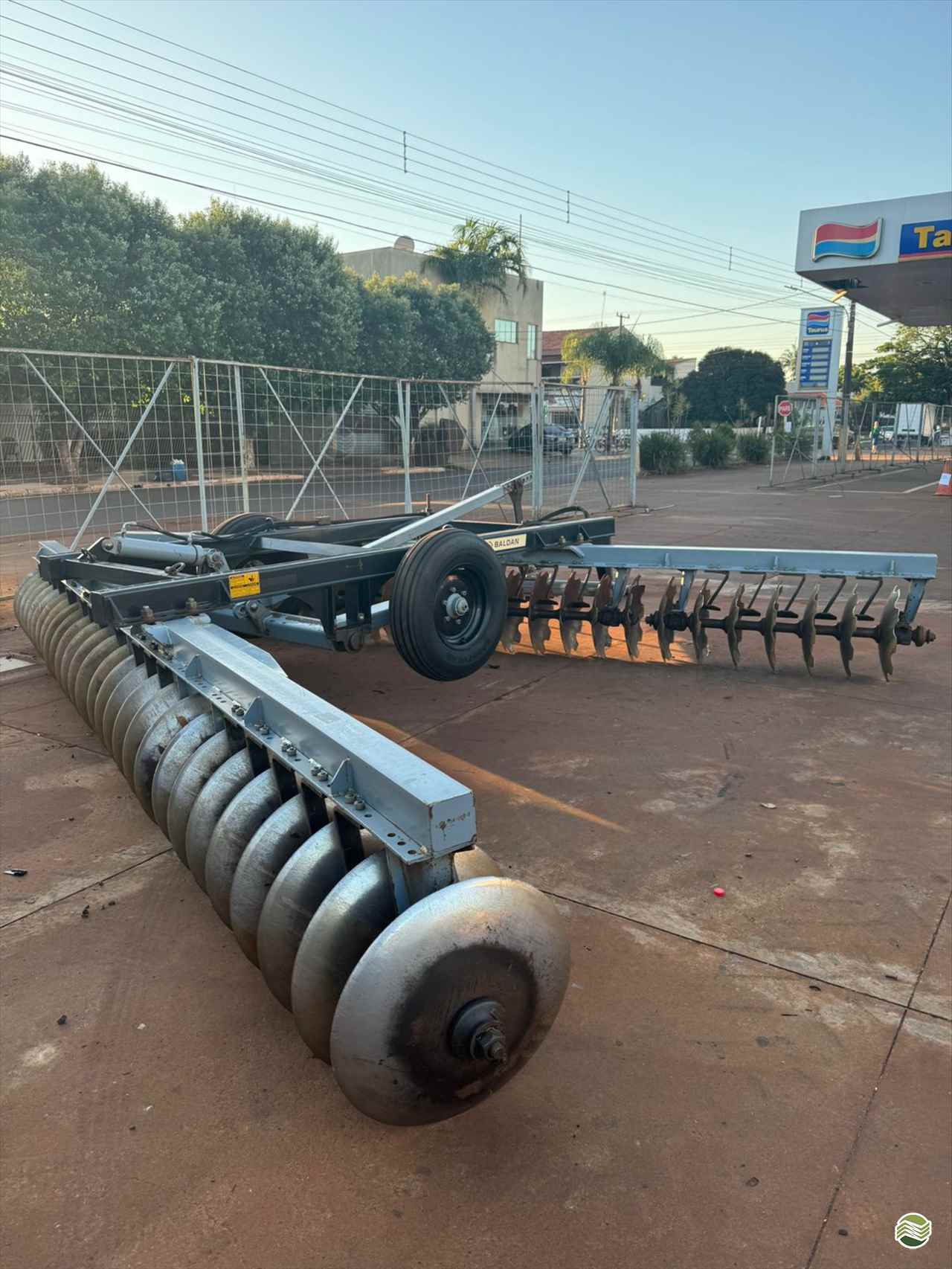 IMPLEMENTOS AGRICOLAS GRADE NIVELADORA NIVELADORA 56 DISCOS Toledo Tratores PR TOLEDO PARANÁ PR