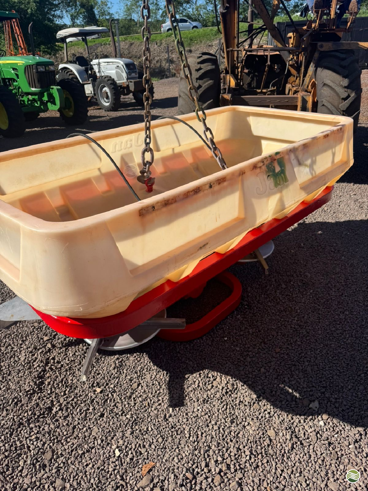 IMPLEMENTOS AGRICOLAS DISTRIBUIDOR ADUBO ORGÂNICO SÓLIDO Toledo Tratores PR TOLEDO PARANÁ PR