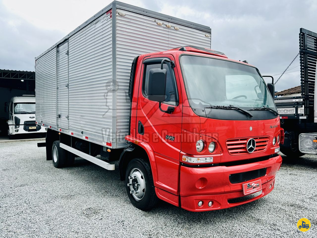 CAMINHAO MERCEDES-BENZ MB 915 Baú Furgão 3/4 4x2 JC Veículos e Caminhões SANTO AMARO DA IMPERATRIZ SANTA CATARINA SC