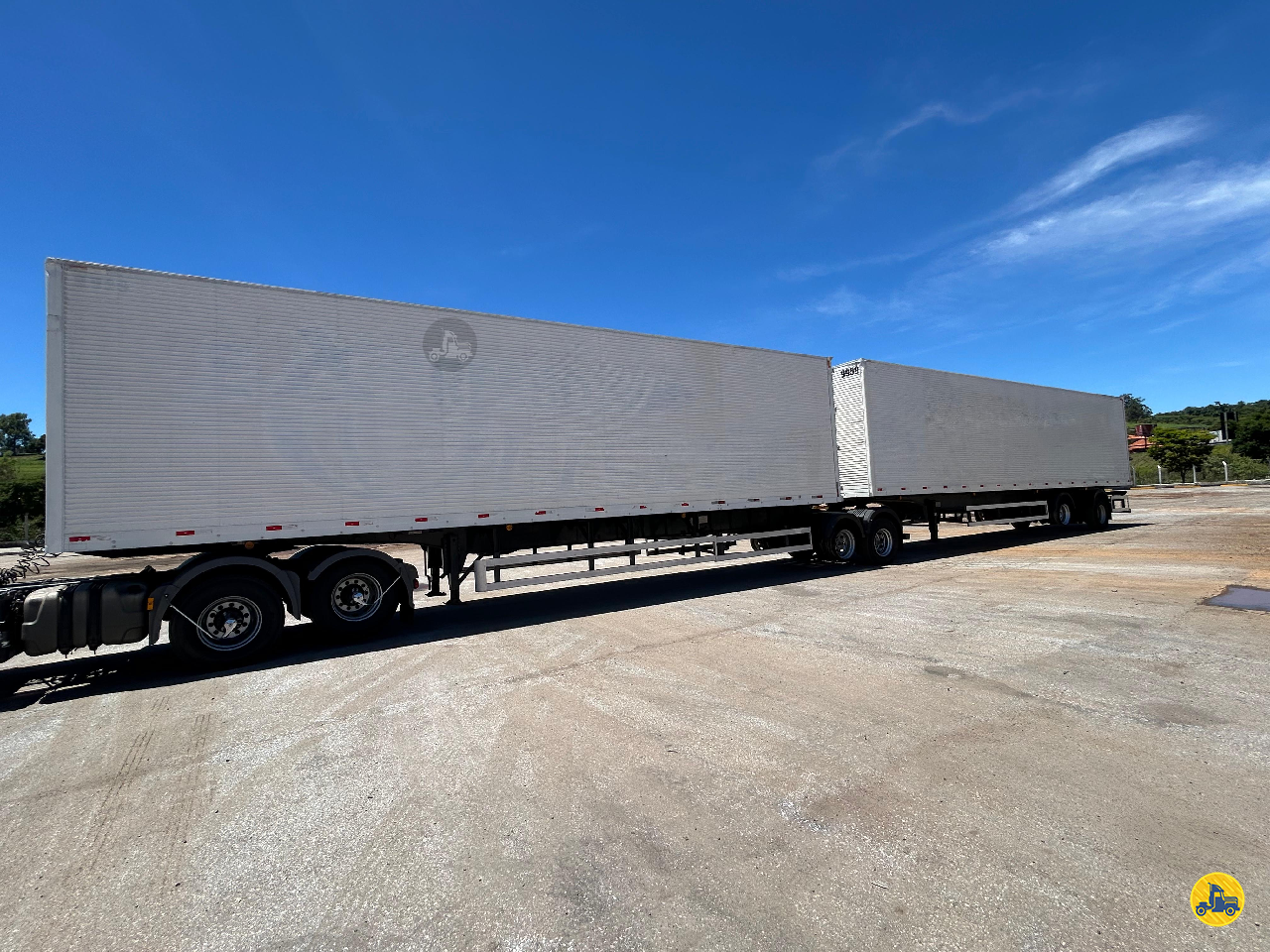 CARRETA BITREM BAU FURGAO Edu Caminhões SAO PAULO SÃO PAULO SP