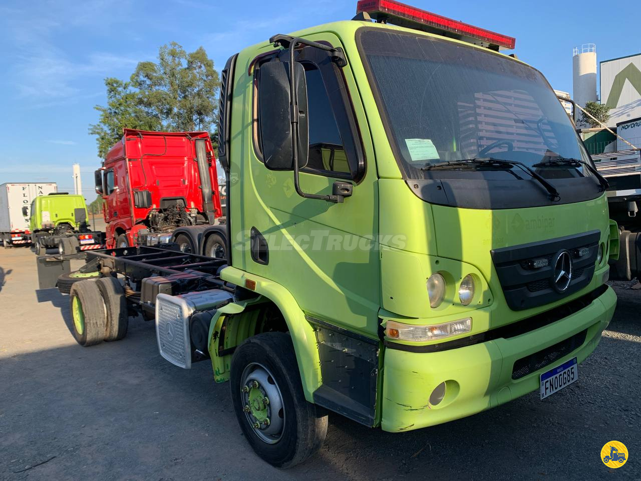CAMINHAO MERCEDES-BENZ MB 815 Chassis Truck 6x2 SelecTrucks - Limeira SP LIMEIRA SÃO PAULO SP