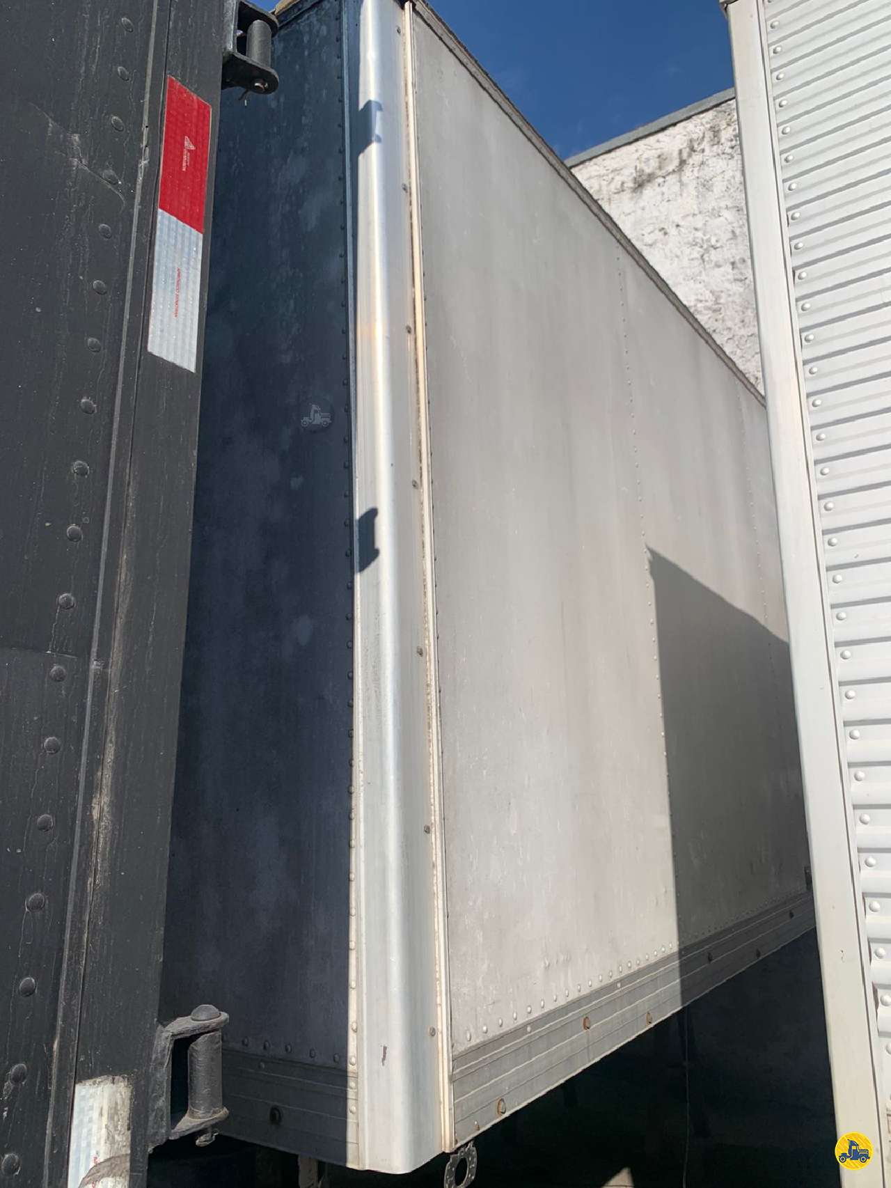 CARROCERIA SOBRE CHASSI  UTILITARIOS BAU FURGAO Mugen Caminhões GUARULHOS SÃO PAULO SP