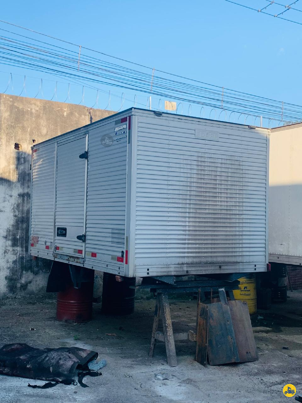 CARROCERIA SOBRE CHASSI  TRUCK BAU FURGAO Mugen Caminhões GUARULHOS SÃO PAULO SP