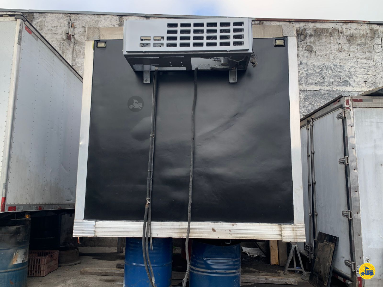 CARROCERIA SOBRE CHASSI  UTILITARIOS BAU FRIGORIFICO Mugen Caminhões GUARULHOS SÃO PAULO SP