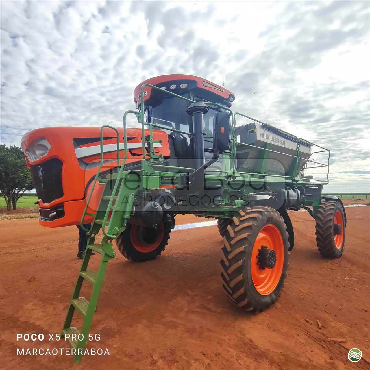 DISTRIBUIDOR AUTOPROPELIDO STARA HERCULES 6.0 Tração 4x4 Terra Boa Agronegócios JATAI GOIAS GO
