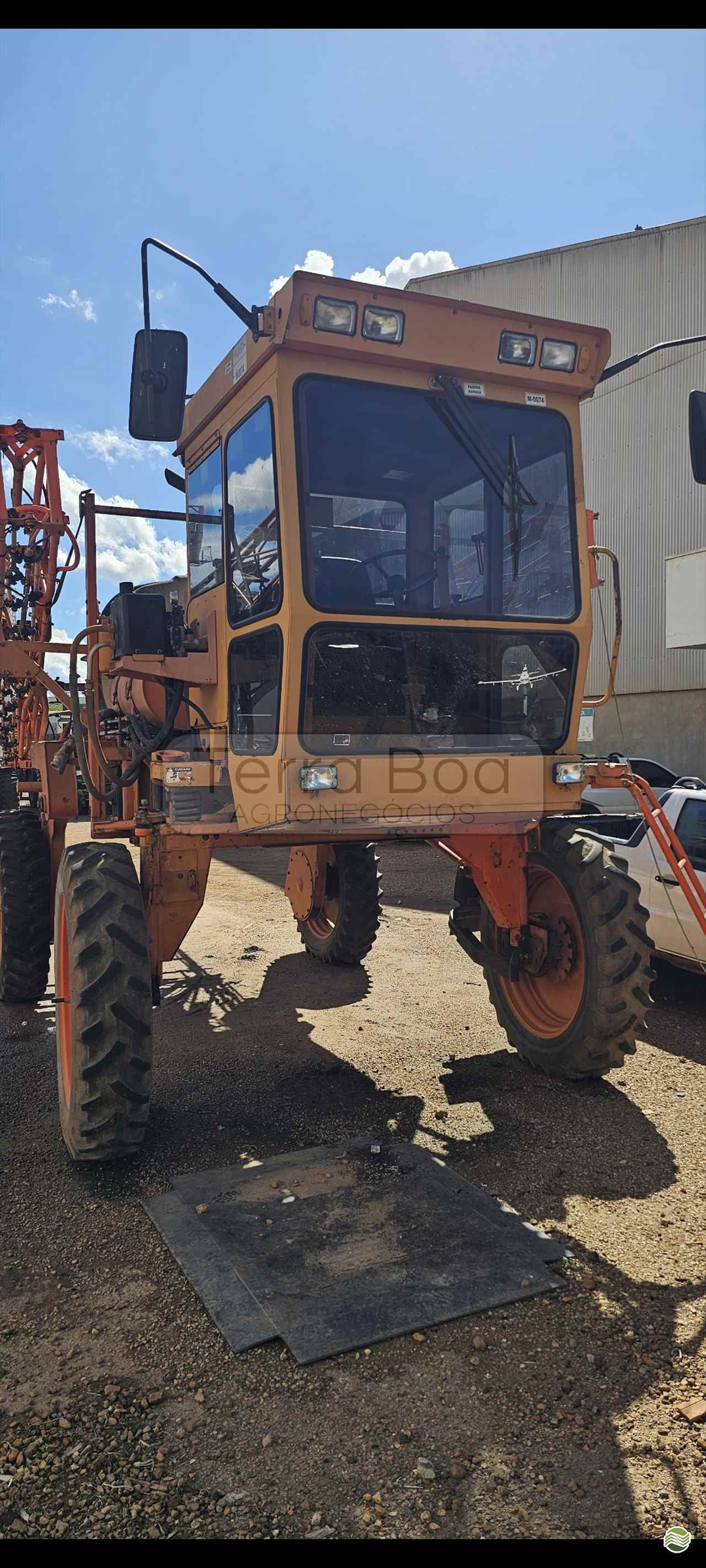 PULVERIZADOR JACTO UNIPORT 2000 Tração 4x2 Terra Boa Agronegócios JATAI GOIAS GO