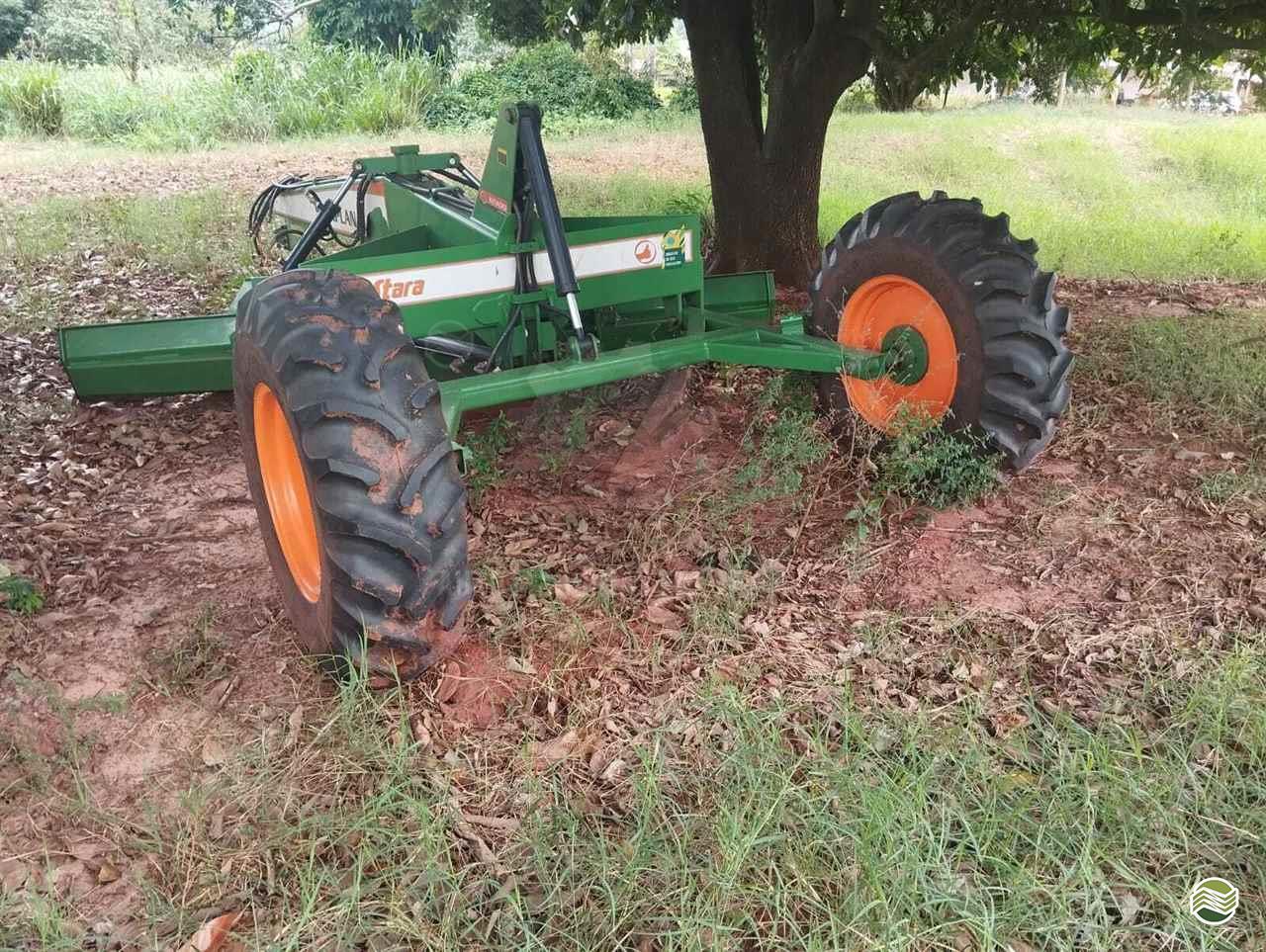IMPLEMENTOS AGRICOLAS PLAINA NIVELADORA PLAINA DE ARRASTO Auto Máquinas Palotina PALOTINA PARANÁ PR