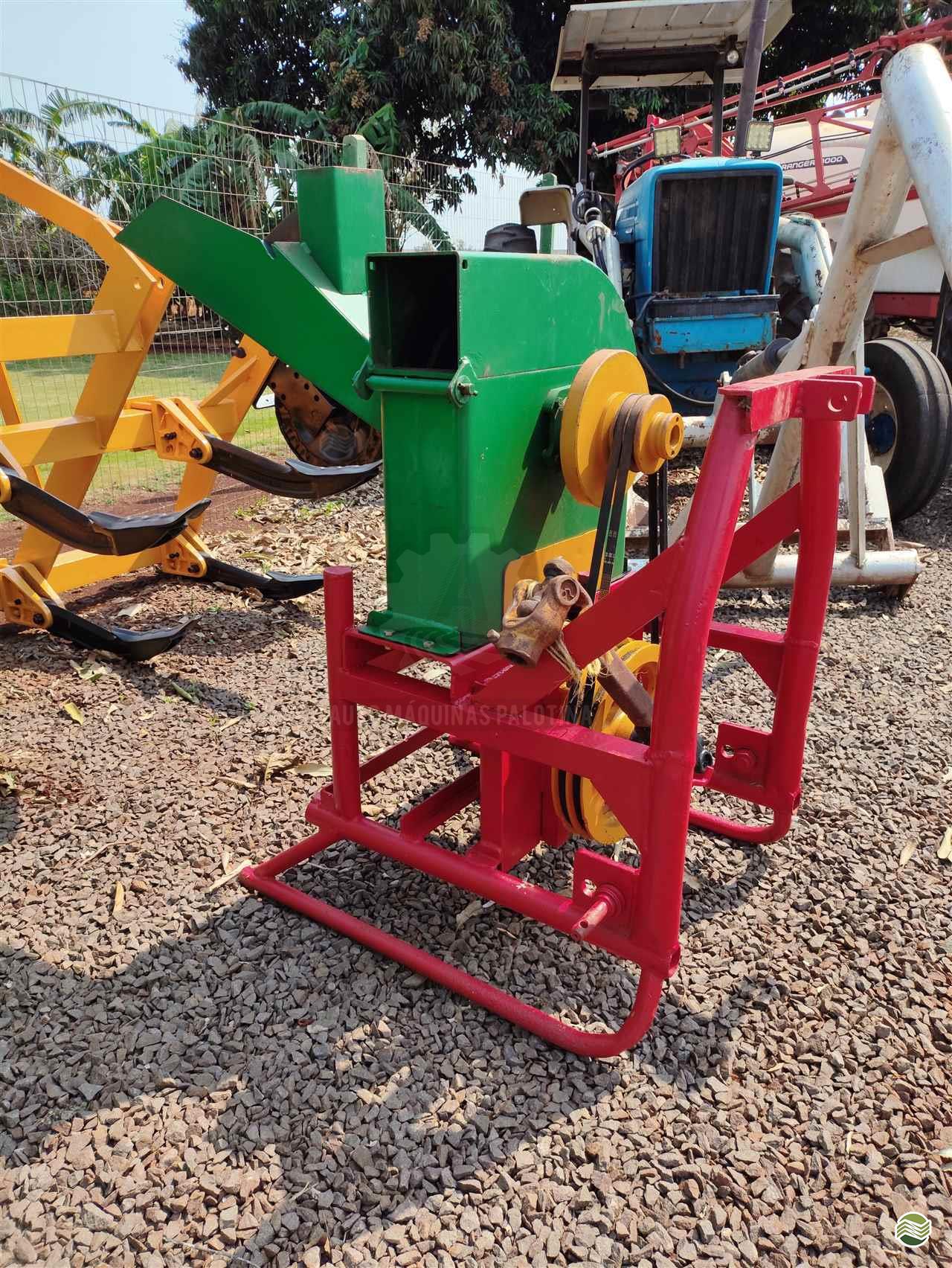 IMPLEMENTOS AGRICOLAS TRITURADOR FORRAGEIRO TRITURADOR PICADOR FORRAGEIRO Auto Máquinas Palotina PALOTINA PARANÁ PR