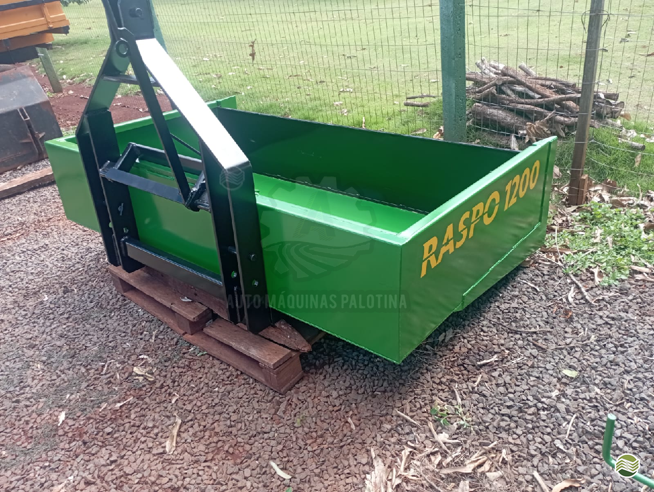IMPLEMENTOS AGRICOLAS PLATAFORMA PARA TRATOR BASCULANTE RASPADEIRA Auto Máquinas Palotina PALOTINA PARANÁ PR