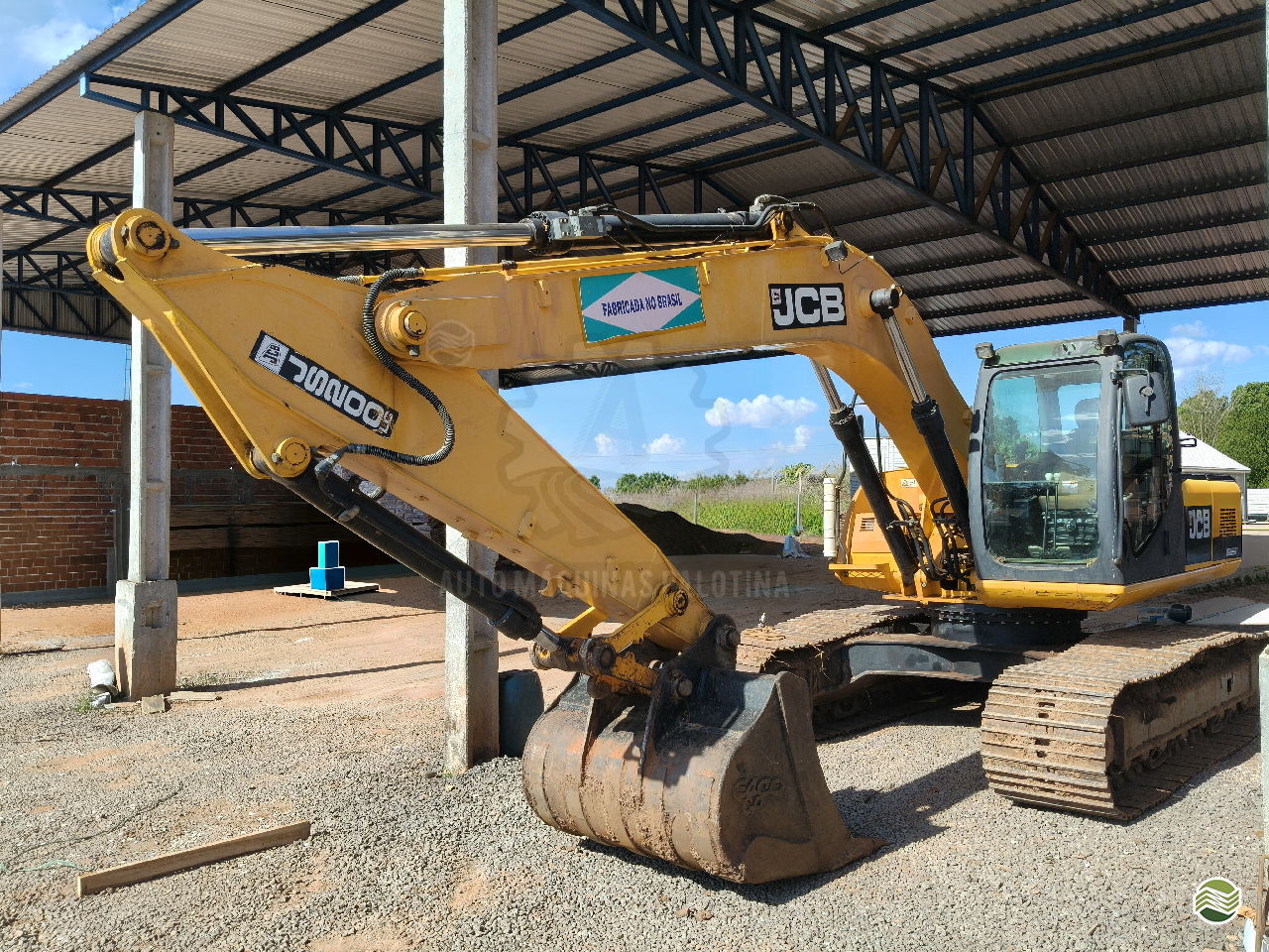 ESCAVADEIRA JCB JS200 Auto Máquinas Palotina PALOTINA PARANÁ PR