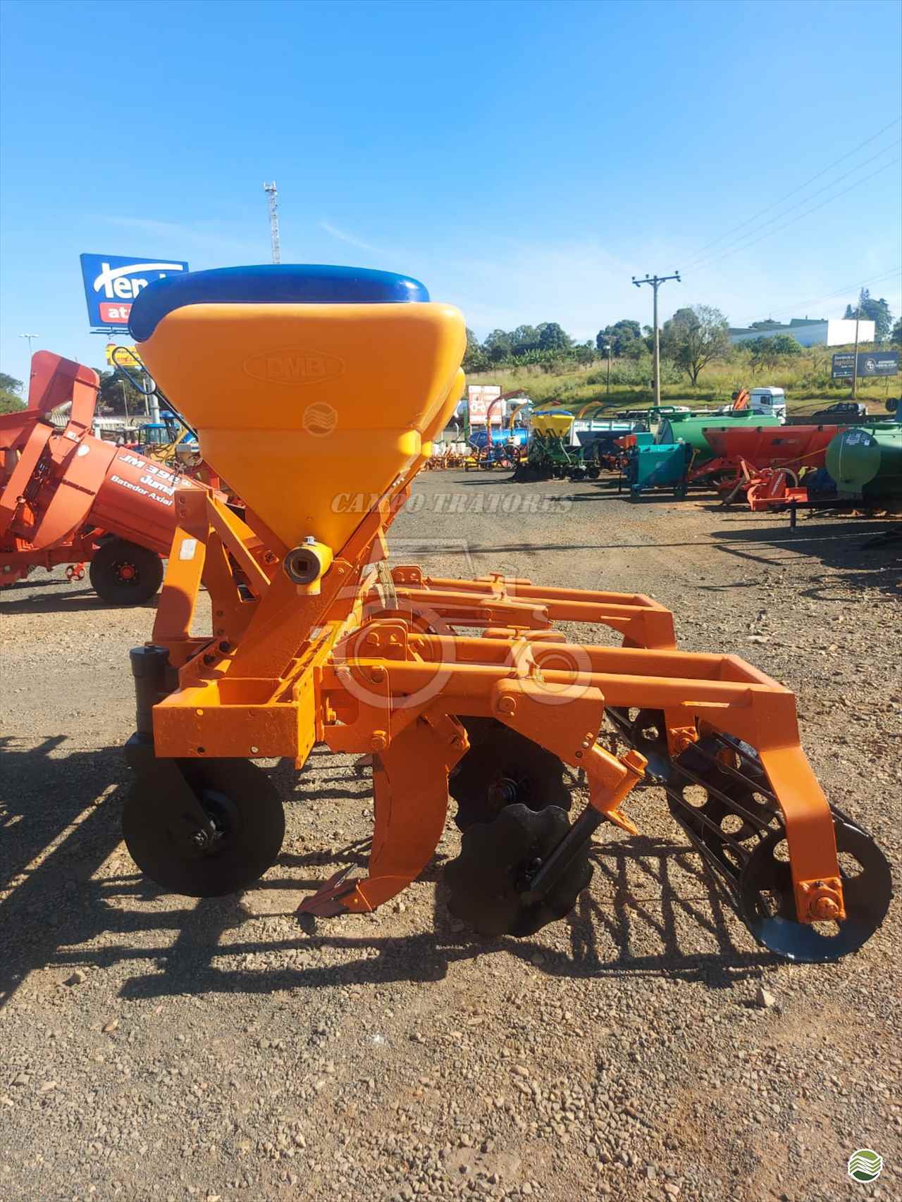 IMPLEMENTOS AGRICOLAS CULTIVADOR 2 LINHAS ADUBADOR Campo Tratores SAO CARLOS SÃO PAULO SP