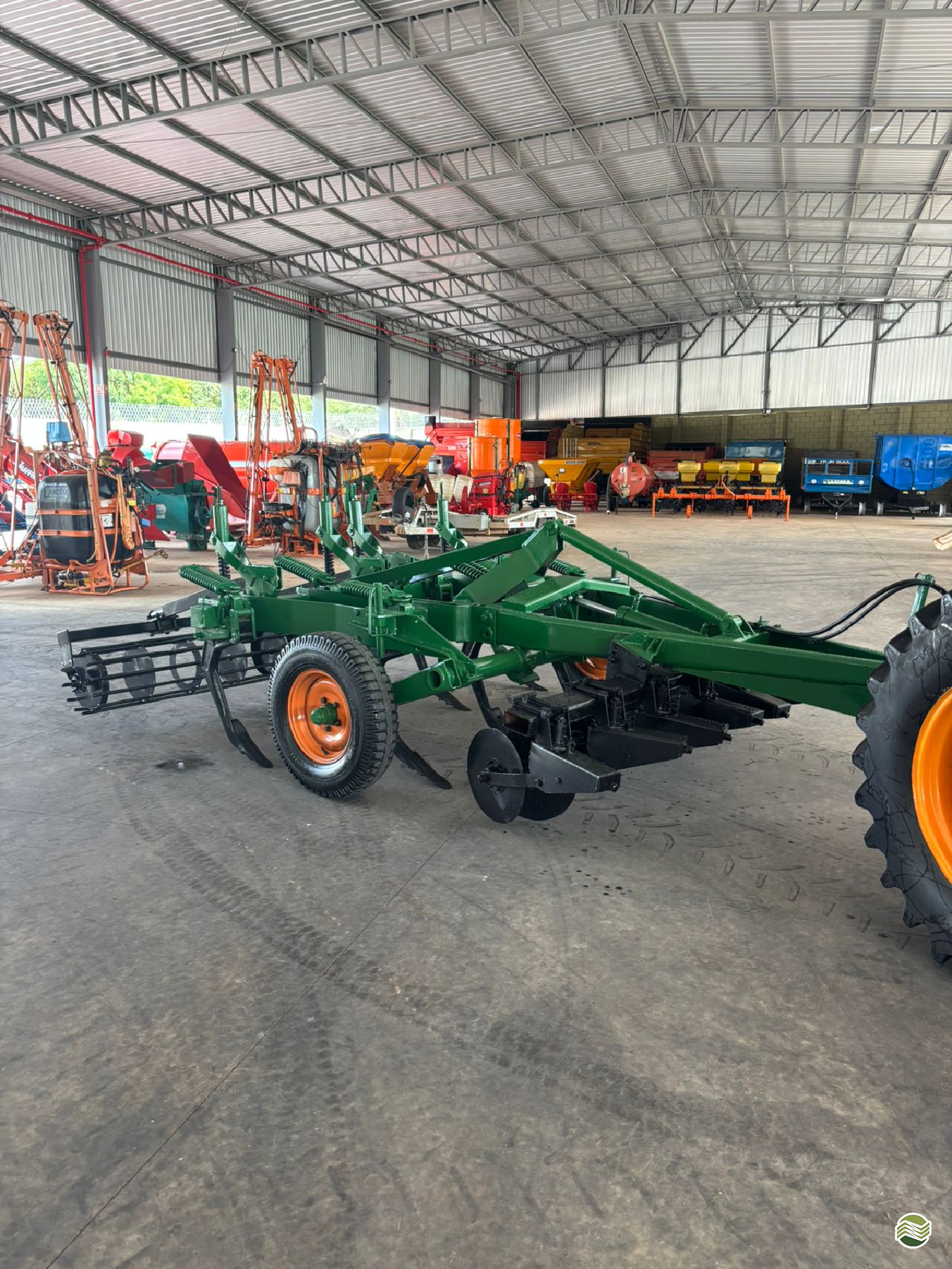 IMPLEMENTOS AGRICOLAS SUBSOLADOR 7 HASTES DISCO CORTE Campo Tratores SAO CARLOS SÃO PAULO SP