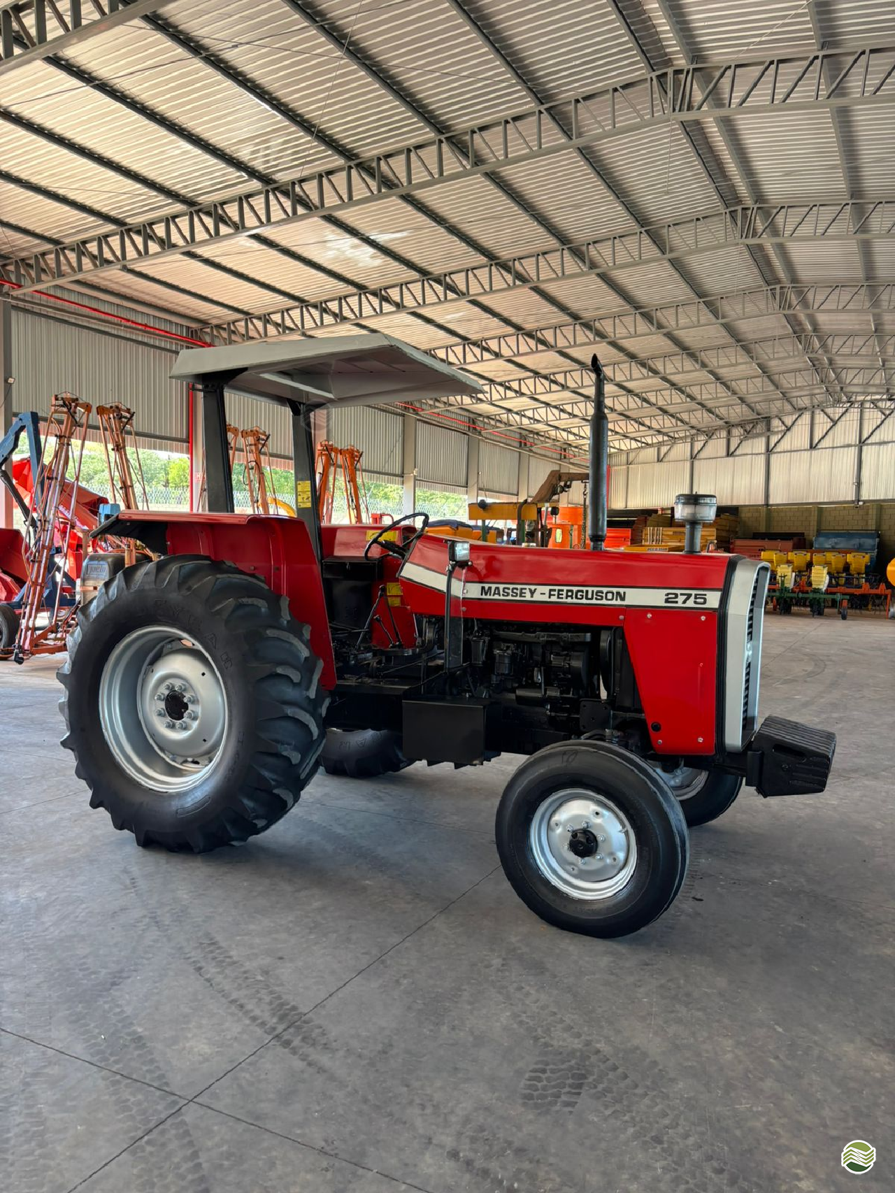 TRATOR MASSEY FERGUSON MF 275 Tração 4x2 Campo Tratores SAO CARLOS SÃO PAULO SP