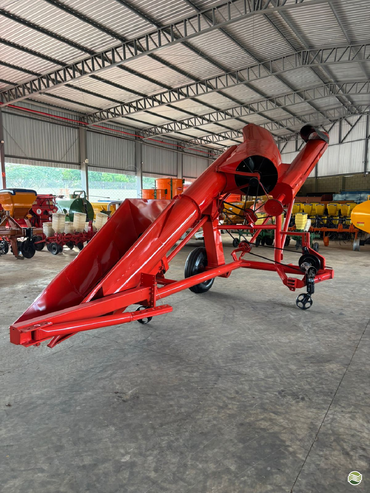 IMPLEMENTOS AGRICOLAS COLHEDORAS COLHEDORA DE MILHO 1 LINHA Campo Tratores SAO CARLOS SÃO PAULO SP