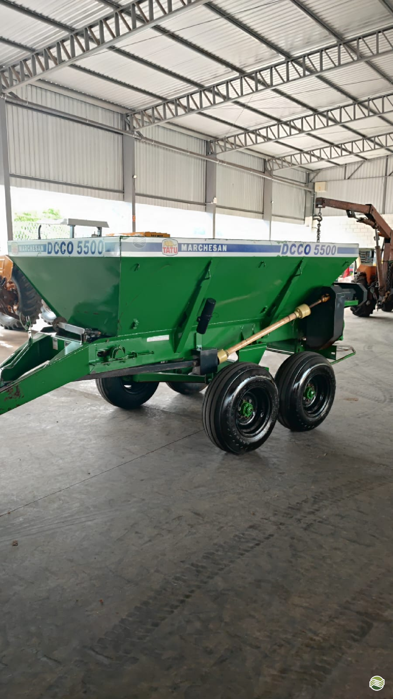 IMPLEMENTOS AGRICOLAS DISTRIBUIDOR CALCÁRIO 5500 Kg Campo Tratores SAO CARLOS SÃO PAULO SP