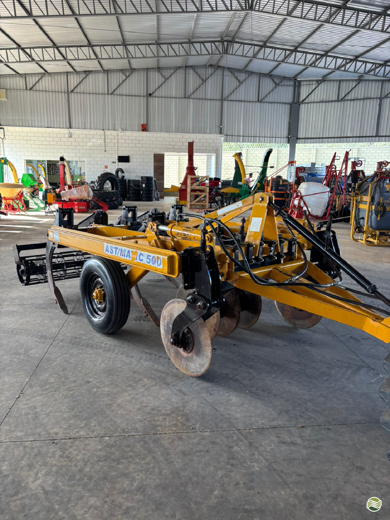 IMPLEMENTOS AGRICOLAS SUBSOLADOR 5 HASTES DISCO CORTE Campo Tratores SAO CARLOS SÃO PAULO SP