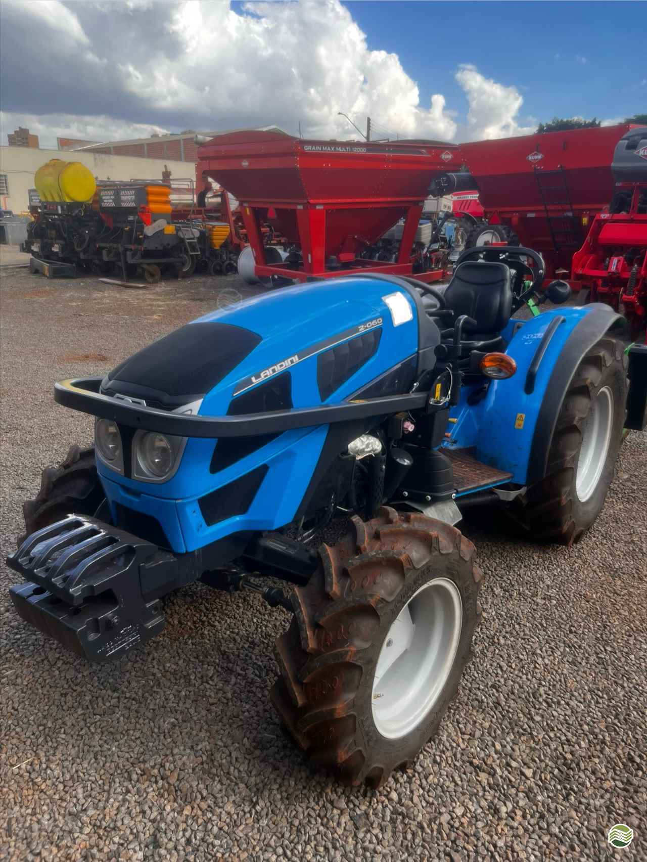 TRATOR LANDINI SÉRIE 2 - 060 STD Tração 4x4 Agricola Bavaria ROLANDIA PARANÁ PR