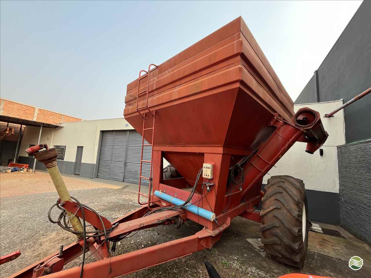 IMPLEMENTOS AGRICOLAS CARRETA BAZUKA GRANELEIRA 15000 Agricola Bavaria ROLANDIA PARANÁ PR