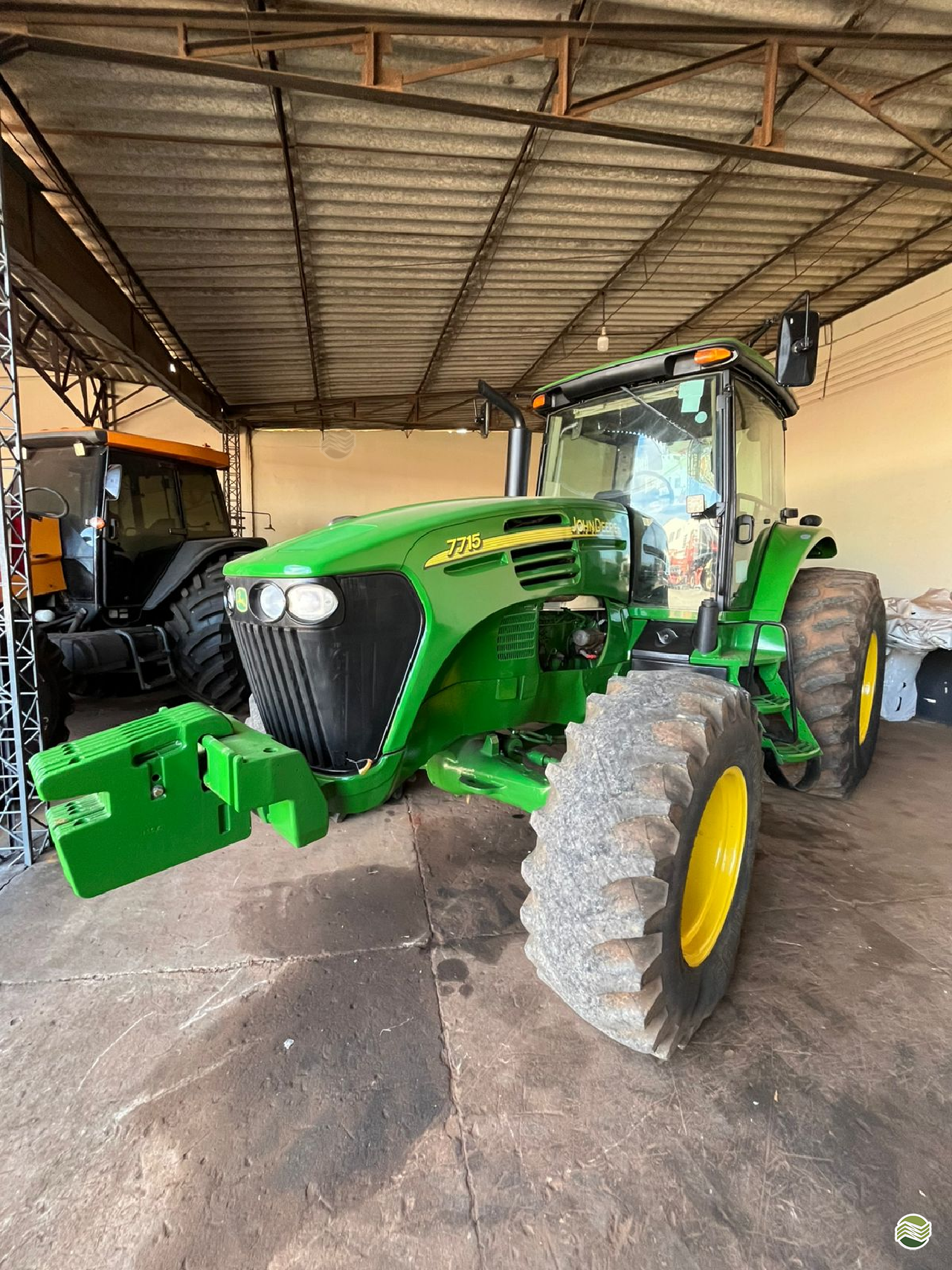 TRATOR JOHN DEERE JOHN DEERE 7715 Tração 4x4 Agricola Bavaria ROLANDIA PARANÁ PR