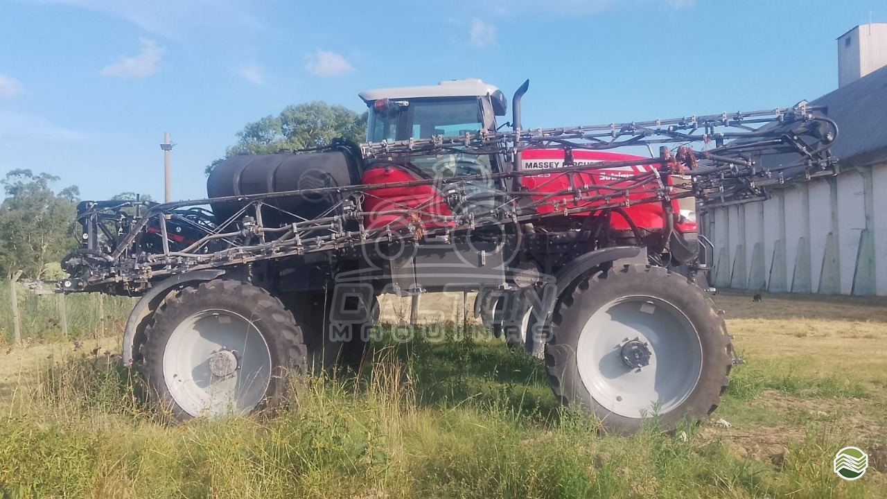 PULVERIZADOR MASSEY FERGUSON MF 8225 Tração 4x4 Dalton Máquinas POMPEU MINAS GERAIS MG