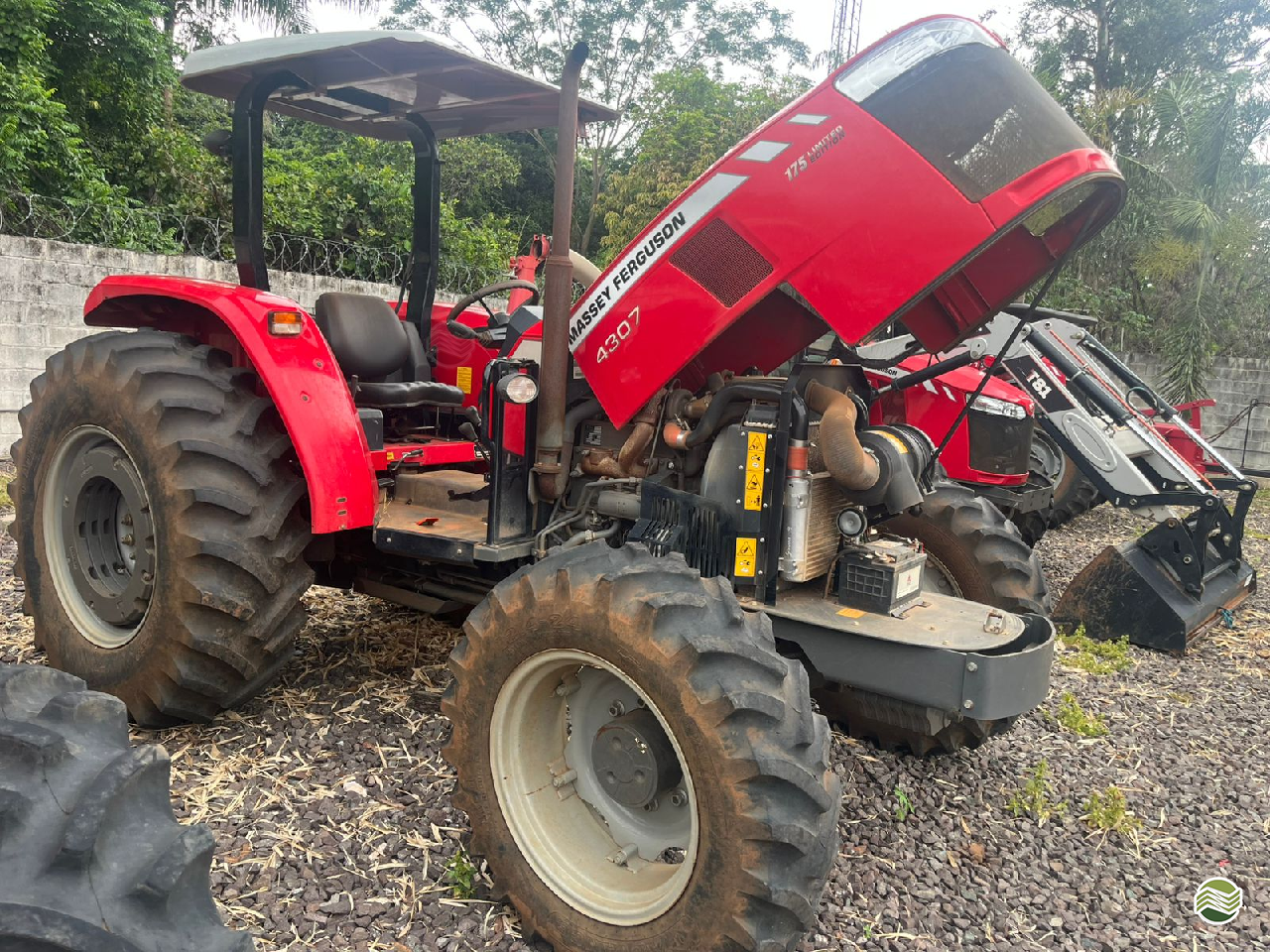TRATOR MASSEY FERGUSON MF 4307 Tração 4x4 Dalton Máquinas POMPEU MINAS GERAIS MG