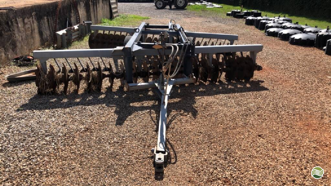 IMPLEMENTOS AGRICOLAS GRADE NIVELADORA NIVELADORA 44 DISCOS Dalton Máquinas POMPEU MINAS GERAIS MG