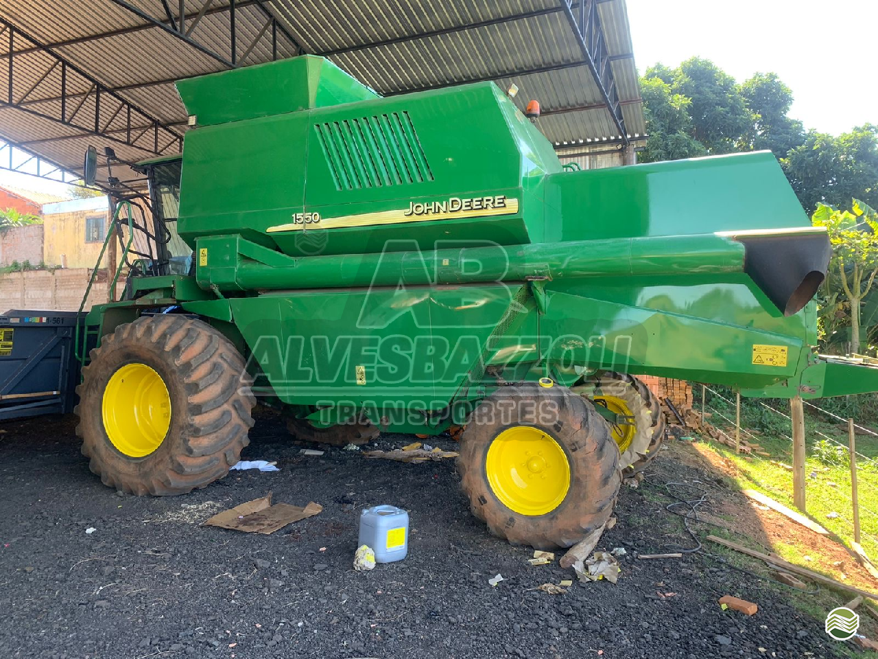 COLHEITADEIRA JOHN DEERE JOHN DEERE 1550 Alves Bazzoli Transportes SALTO GRANDE SÃO PAULO SP