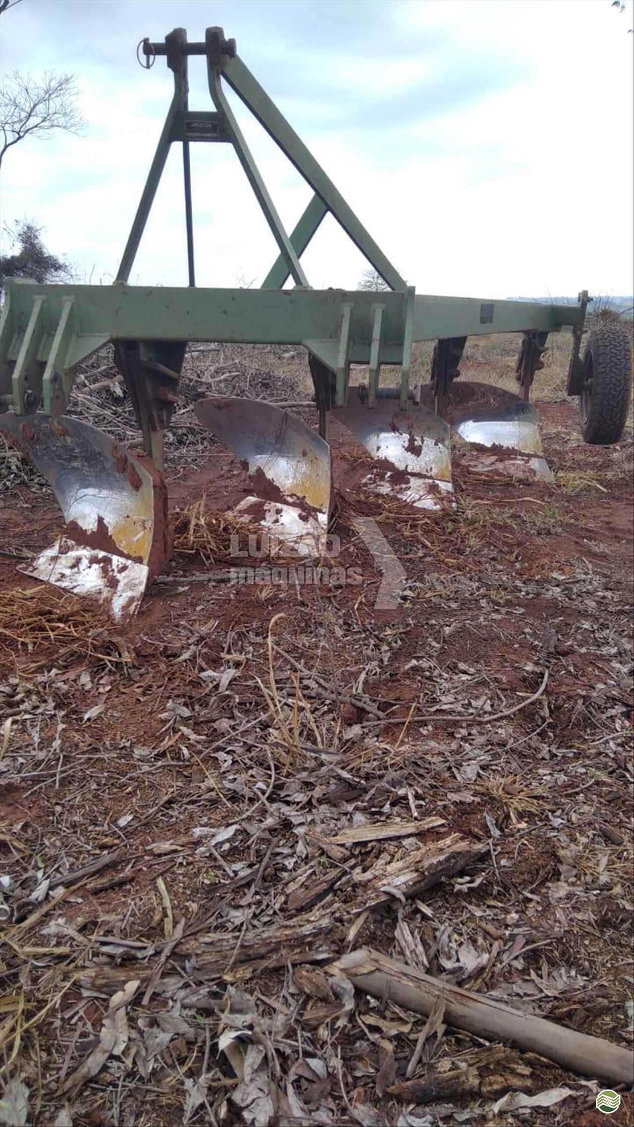 IMPLEMENTOS AGRICOLAS ARADO ARADO DE AIVECA Luizão Máquinas Agrícolas UMUARAMA PARANÁ PR