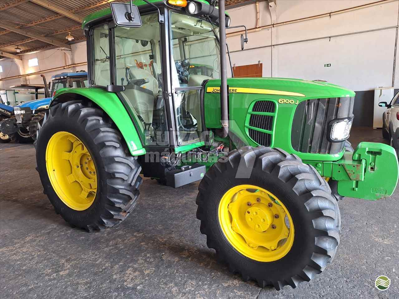TRATOR JOHN DEERE JOHN DEERE 6100J Tração 4x4 Luizão Máquinas Agrícolas UMUARAMA PARANÁ PR