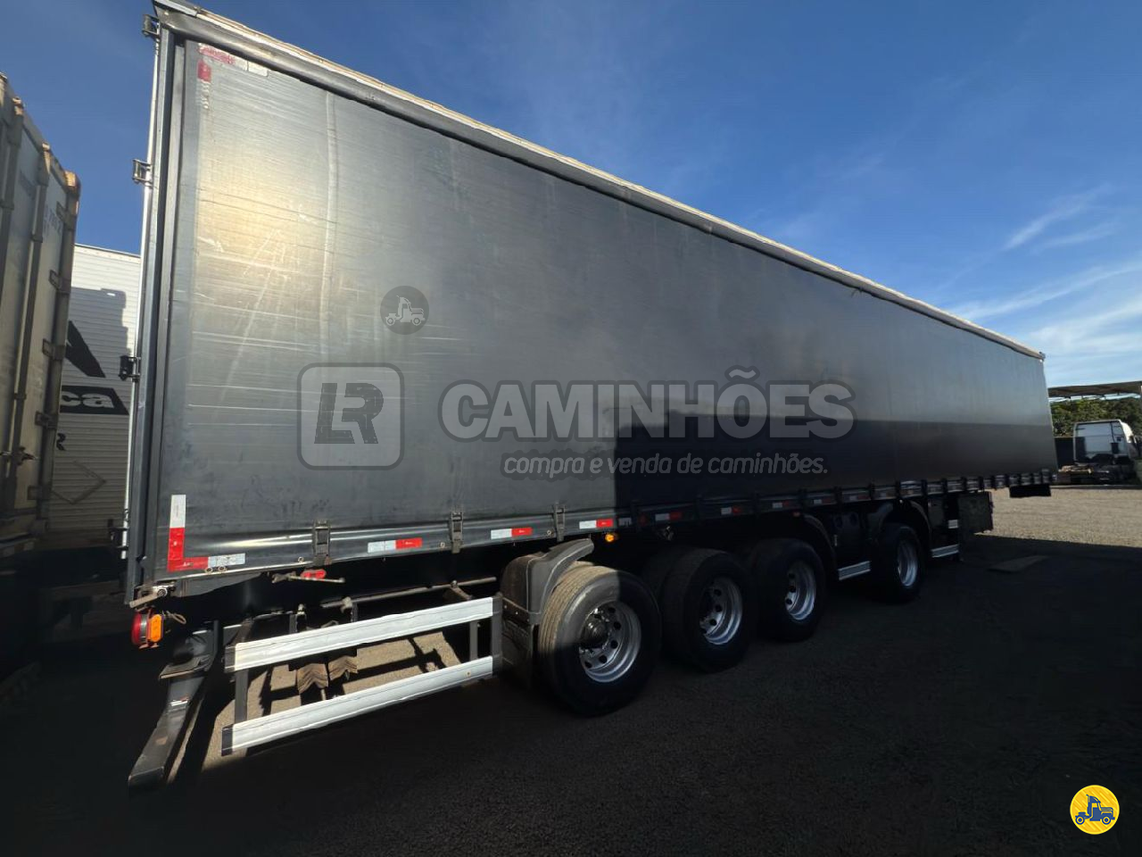 BAU SIDER de LR Caminhões