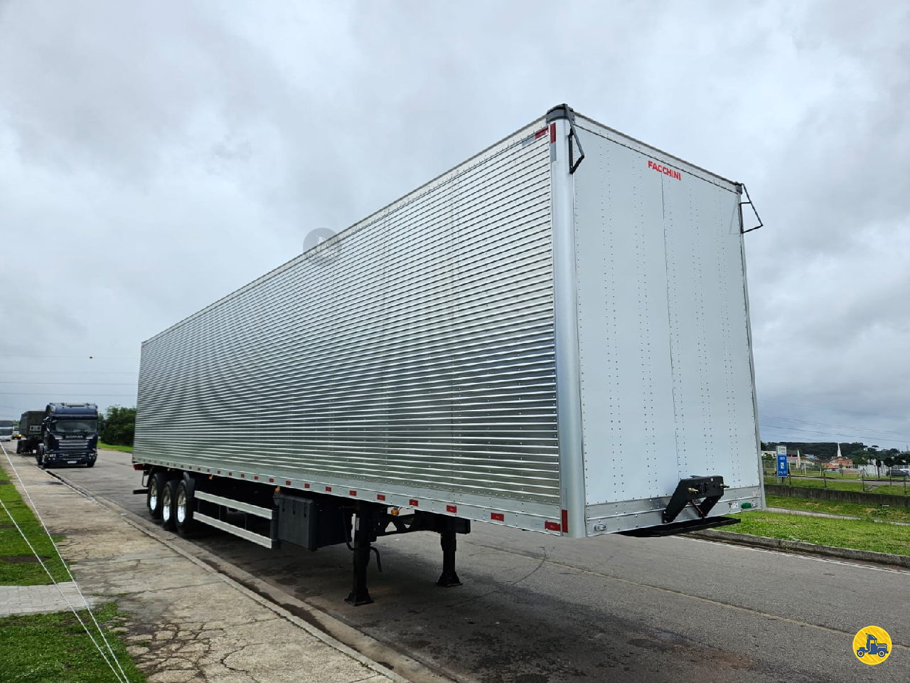 BAU FURGÃO de Lelo Caminhões