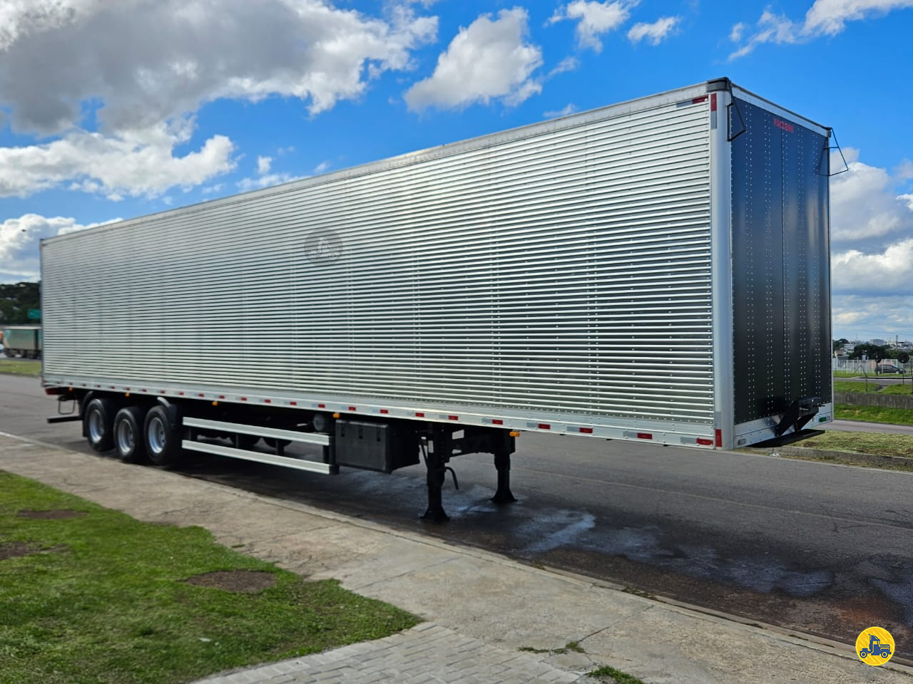 BAU FURGÃO de Lelo Caminhões