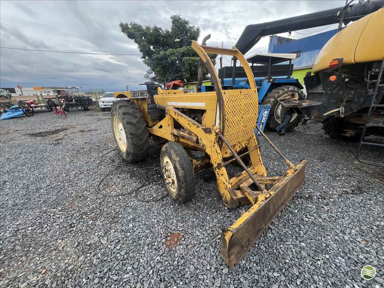 TRATOR CBT CBT 2105 Tração 4x2 LF Comercial Agrícola CRISTALINA GOIAS GO