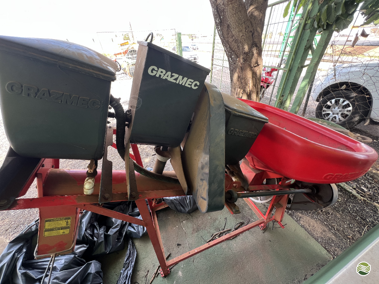 IMPLEMENTOS AGRICOLAS TRATADOR DE SEMENTES TRATADOR DE SEMENTES LF Comercial Agrícola CRISTALINA GOIAS GO