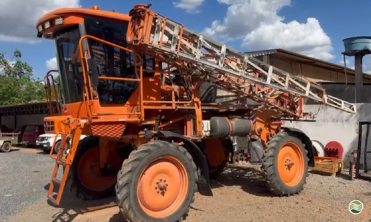 PULVERIZADOR JACTO UNIPORT 2000 PLUS Tração 4x2 LF Comercial Agrícola CRISTALINA GOIAS GO