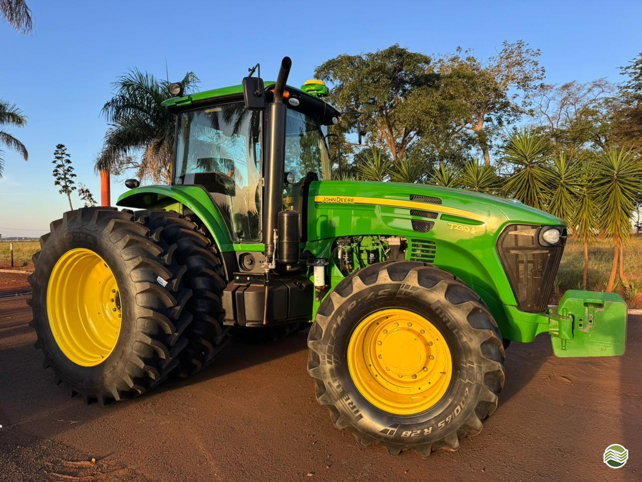 TRATOR JOHN DEERE JOHN DEERE 7230J Tração 4x4 LF Máquinas Agrícolas SP MIGUELOPOLIS SÃO PAULO SP