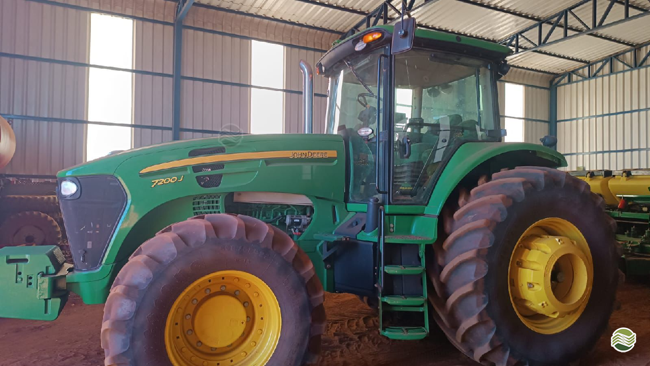 TRATOR JOHN DEERE JOHN DEERE 7200J Tração 4x4 LF Máquinas Agrícolas SP MIGUELOPOLIS SÃO PAULO SP