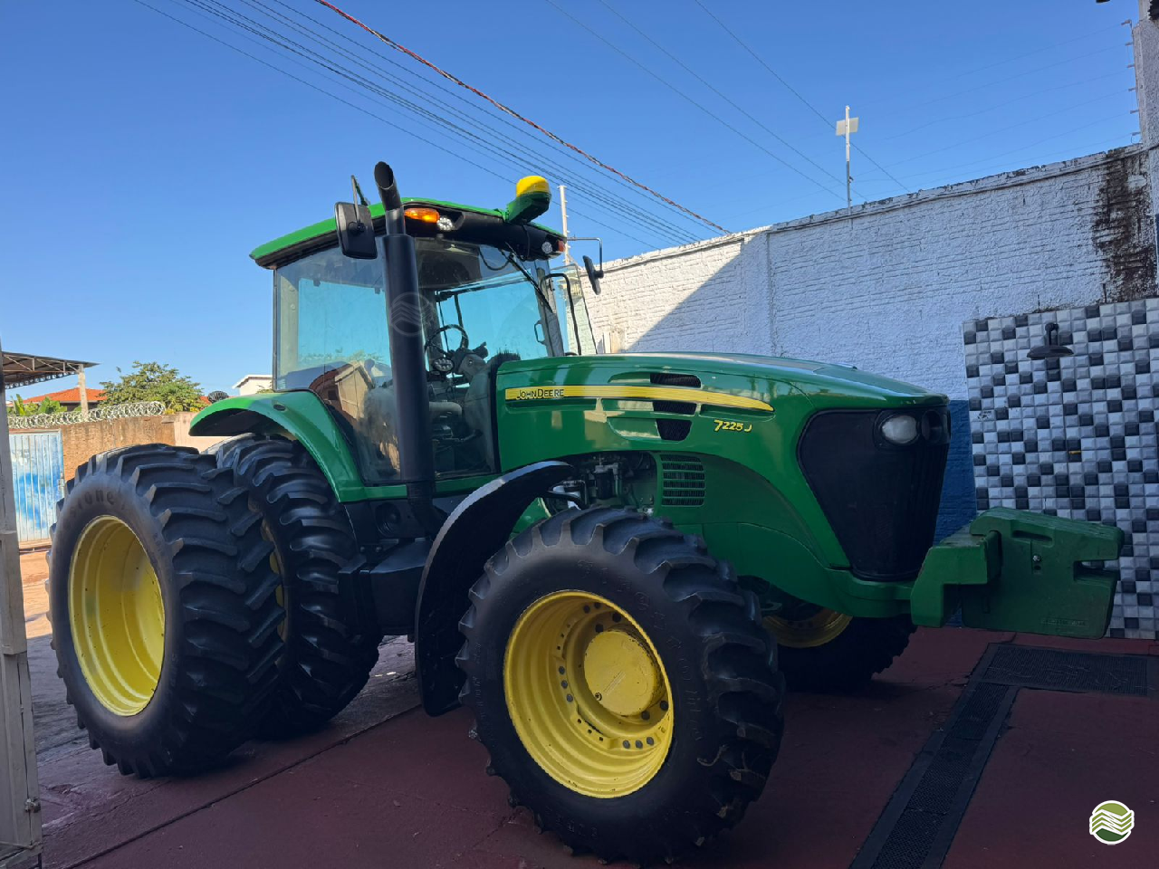 TRATOR JOHN DEERE JOHN DEERE 7225J Tração 4x4 LF Máquinas Agrícolas SP MIGUELOPOLIS SÃO PAULO SP
