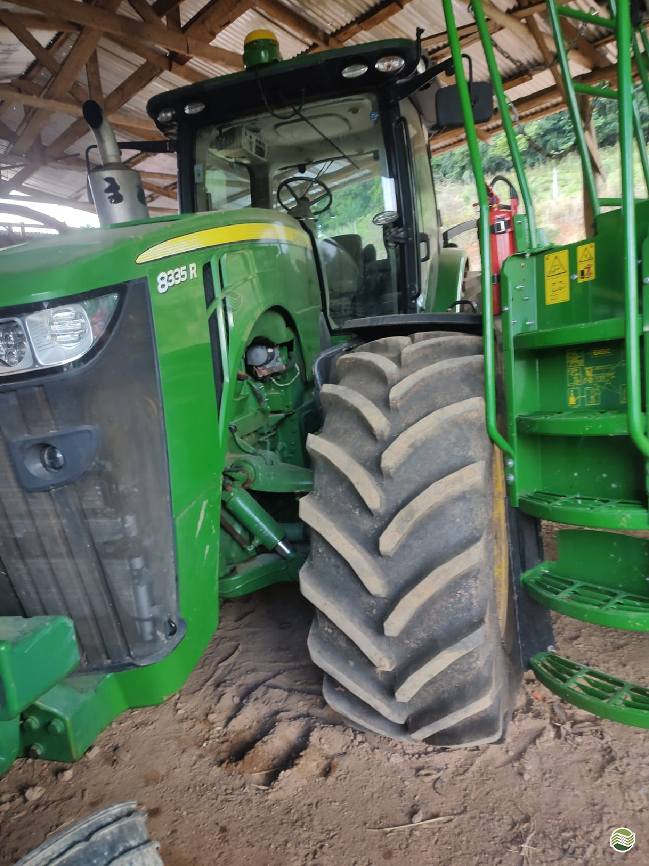 TRATOR JOHN DEERE JOHN DEERE 8335R Tração 4x4 LF Máquinas Agrícolas SP MIGUELOPOLIS SÃO PAULO SP