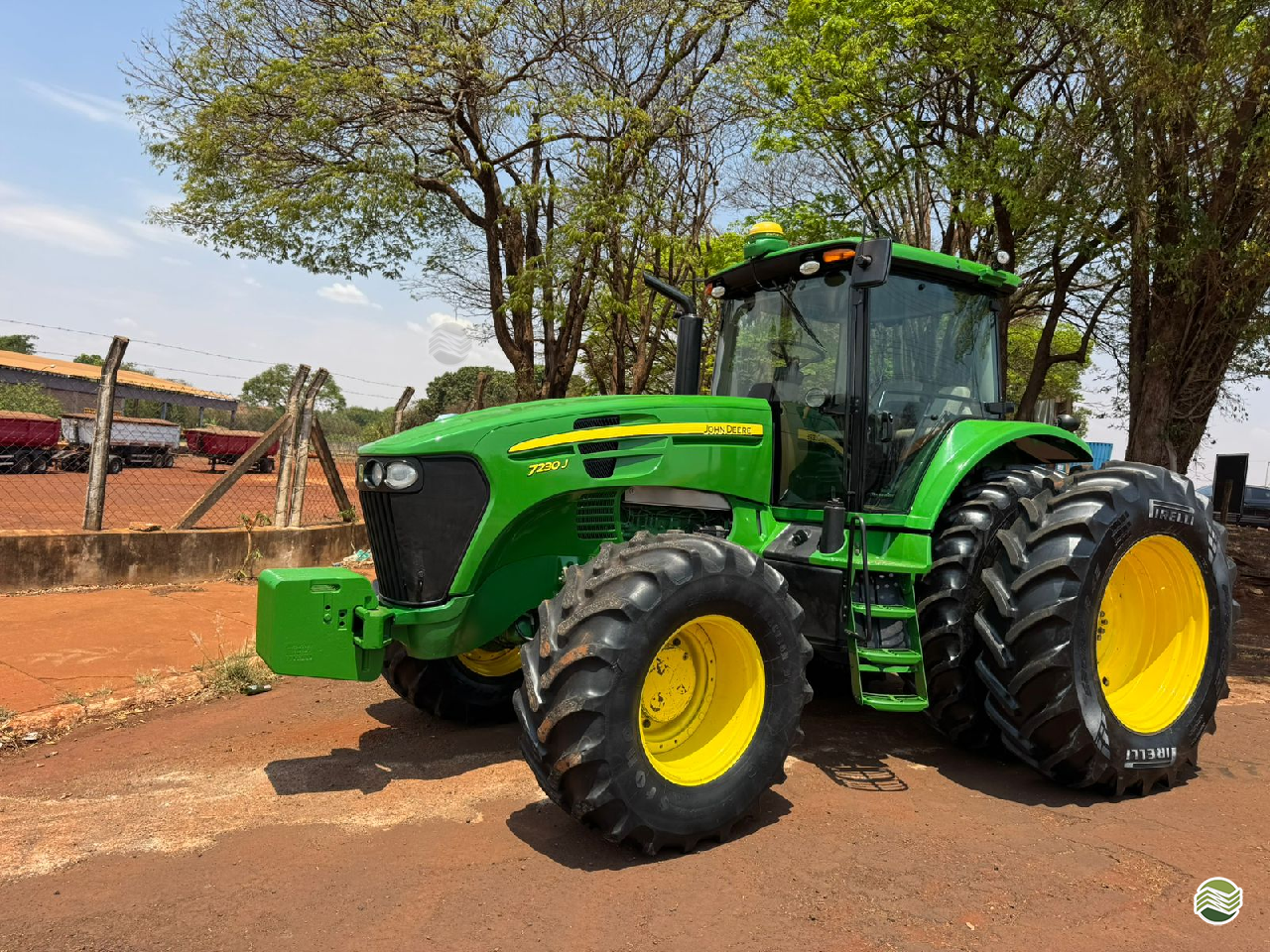 TRATOR JOHN DEERE JOHN DEERE 7230J Tração 4x4 LF Máquinas Agrícolas SP MIGUELOPOLIS SÃO PAULO SP
