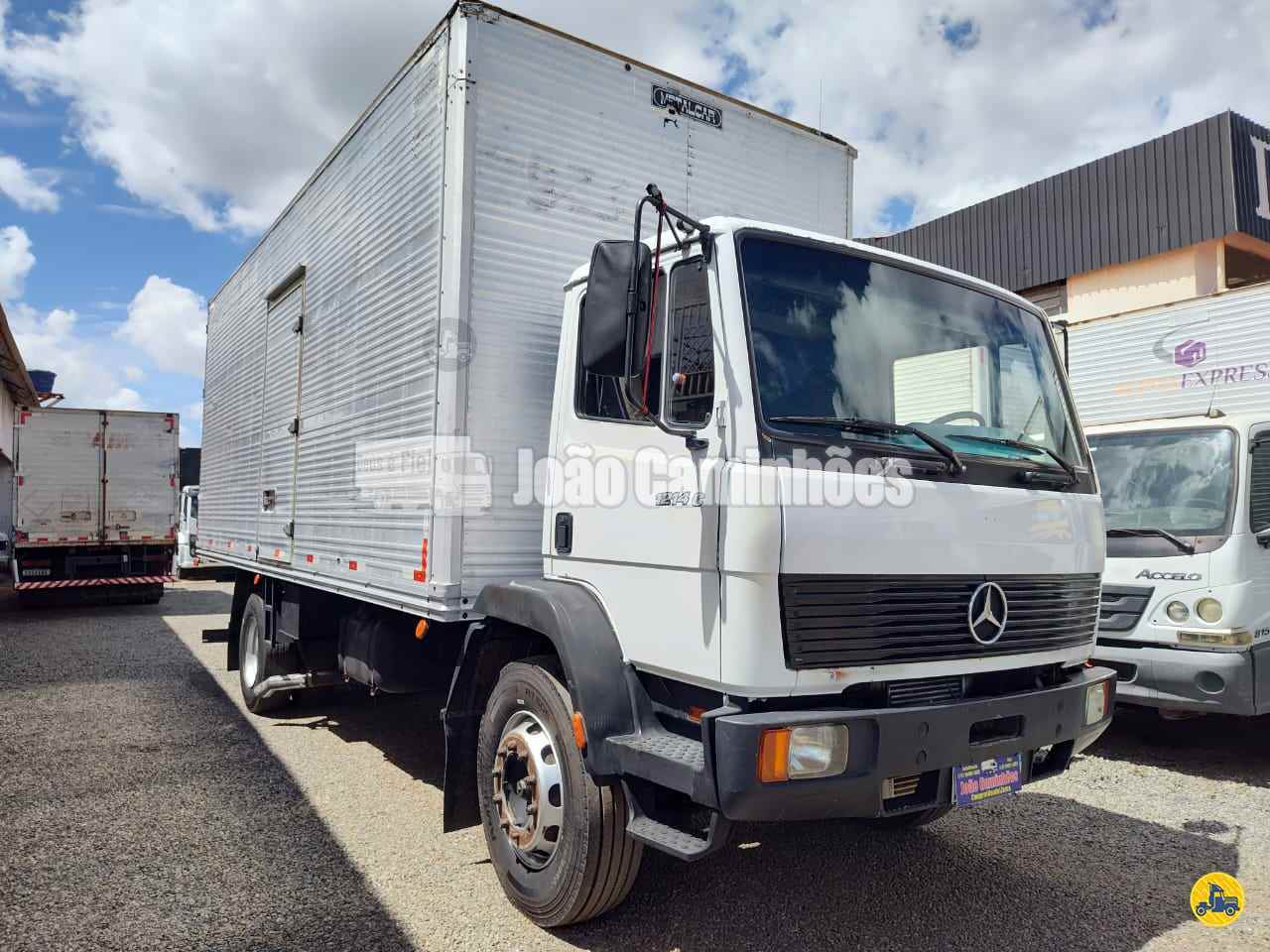CAMINHAO MERCEDES-BENZ MB 1214 Baú Furgão Toco 4x2 João Caminhões BRASILIA DISTRITO FEDERAL DF